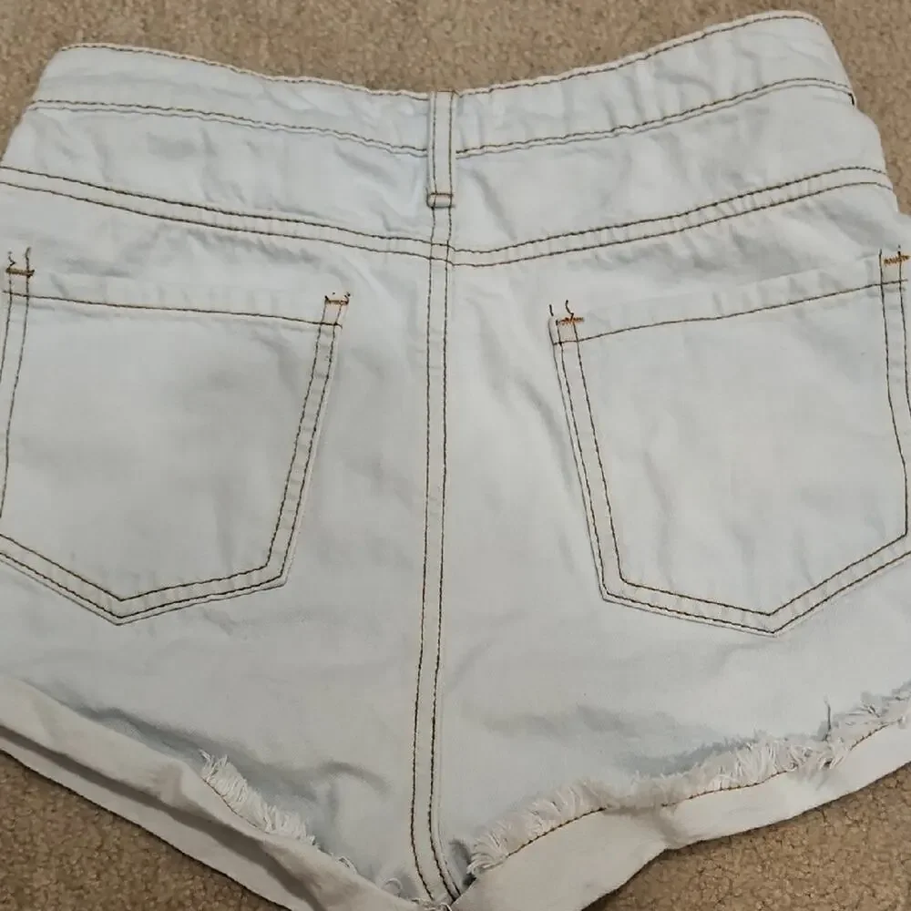 The Kript Embroidered Denim Shorts – Floral Cut-Out, Small - Picture 4 of 6